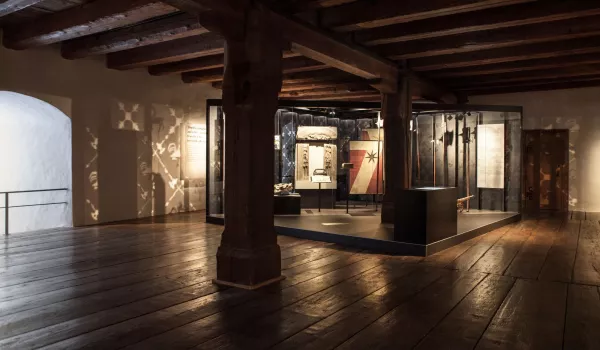 06_Schloss Thun_Saal.jpg