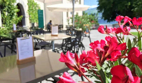 19_Schloss_Spiez_Schlosscafe.jpg