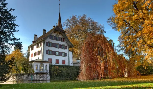5_SchlossLandshut_Herbst.jpg