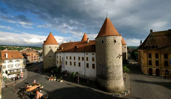 Château d'Yverdon_Hauptbild_vue de l'extérieur.jpg