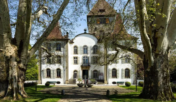 Schloss Jegenstorf_Eingang.jpg