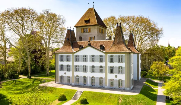 Schloss Jegenstorf_Parkseite.jpg