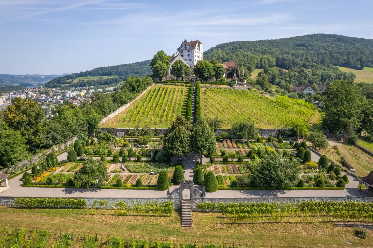Schloss Wildegg Barockgarten Flugaufnahme_3.jpg